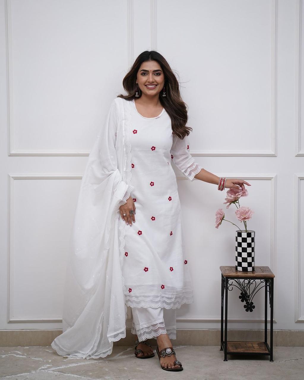 Elegant White Kurti Set for a Timeless Look