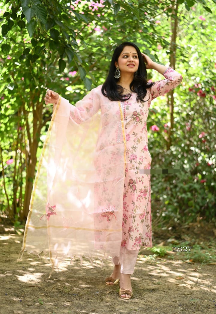 Elegant Kurti with Graceful Pink Netted Dupatta