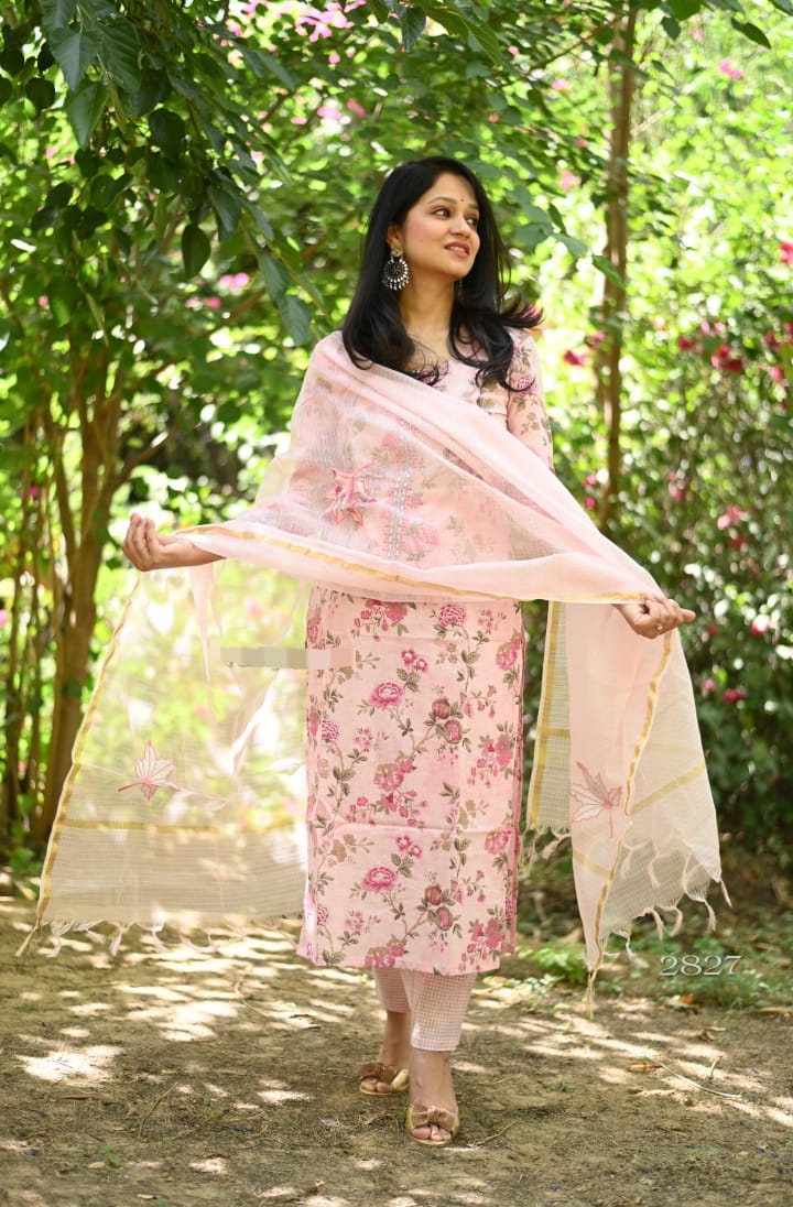 Elegant Kurti with Graceful Pink Netted Dupatta